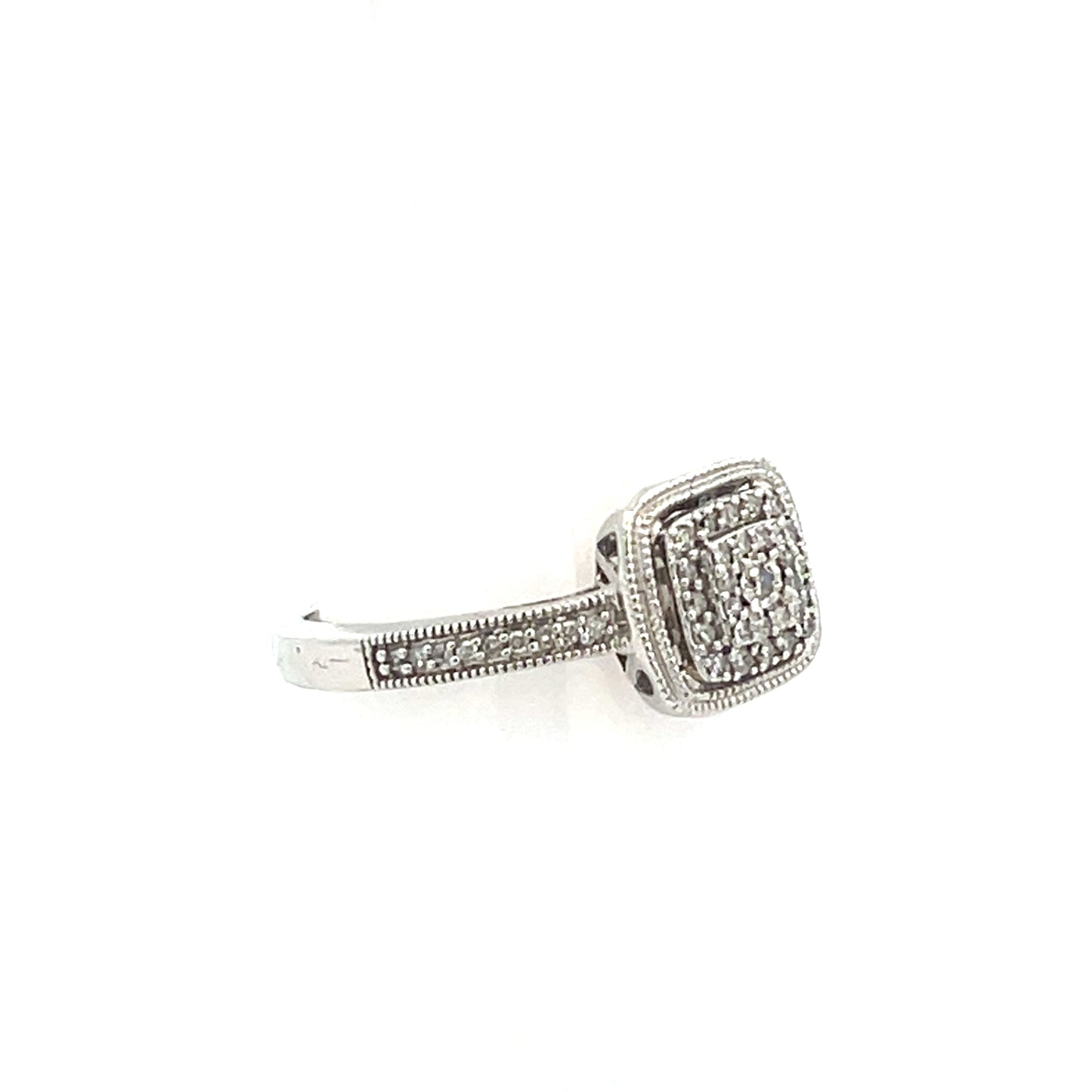 SQUARE RING WITH NATURAL DIAMONDS