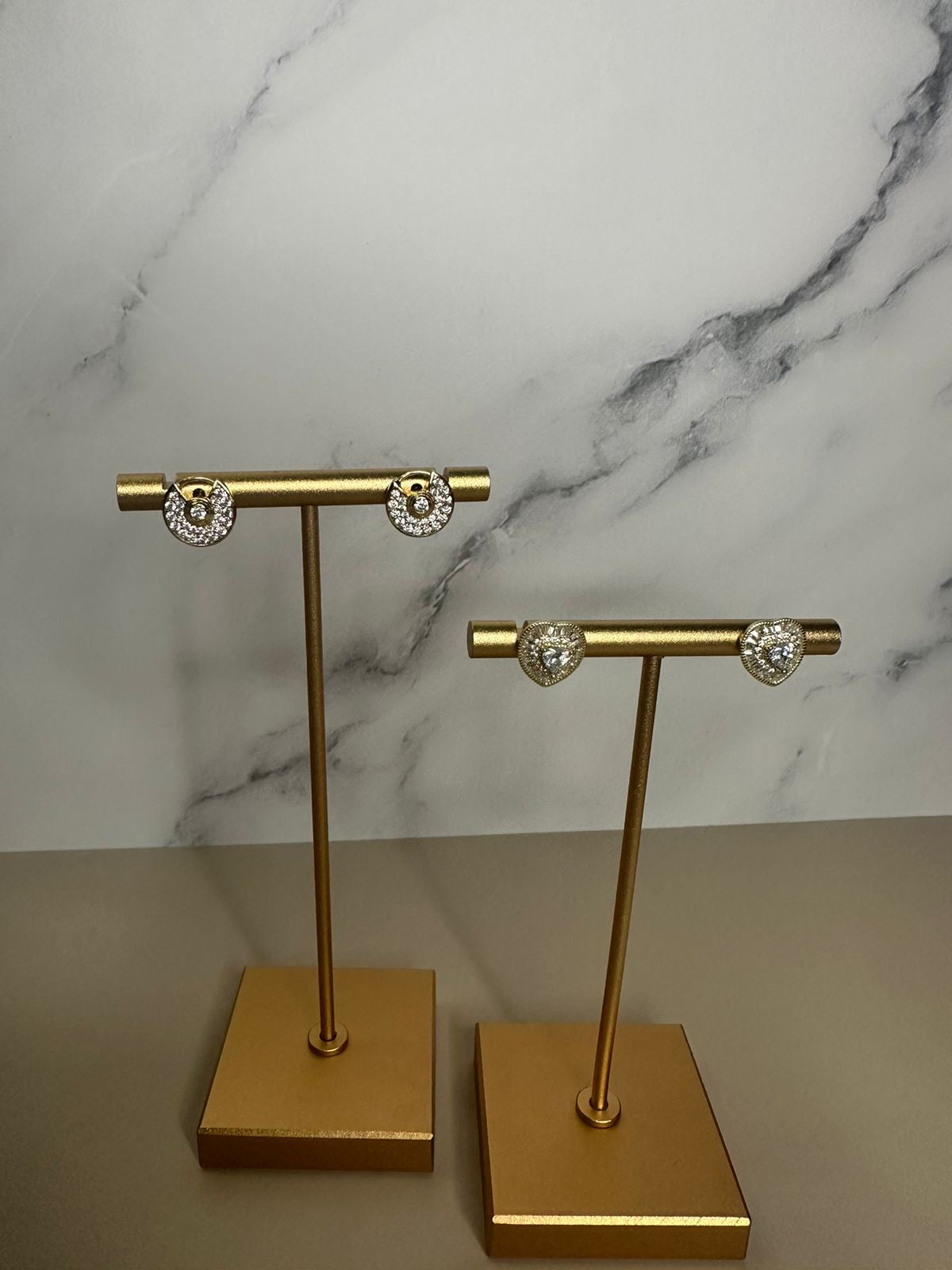 BASIC ROUND STUDS CON SOLITARIO