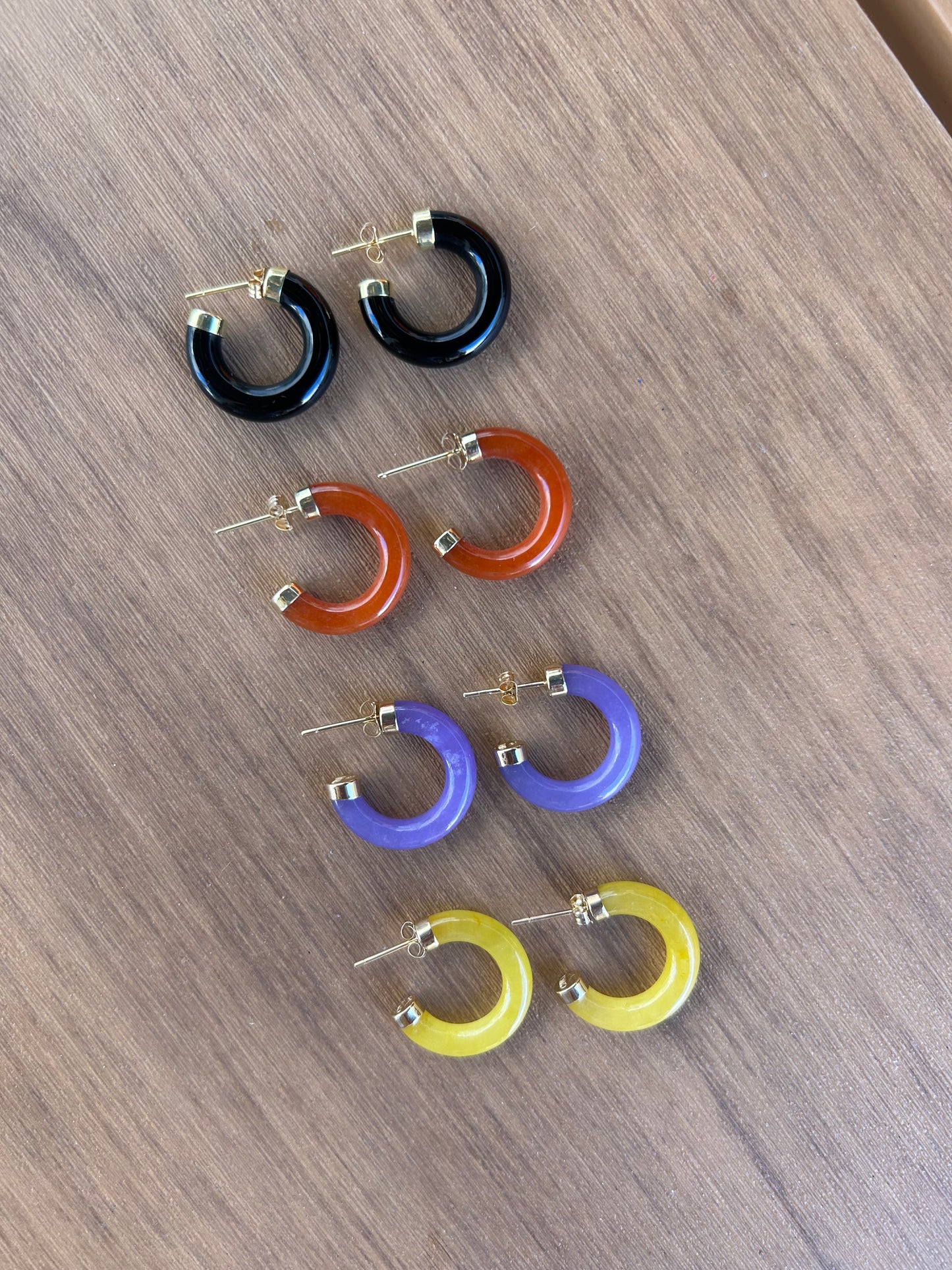 14K YG NATURAL JADE BROWN MEDIUM HOOPS