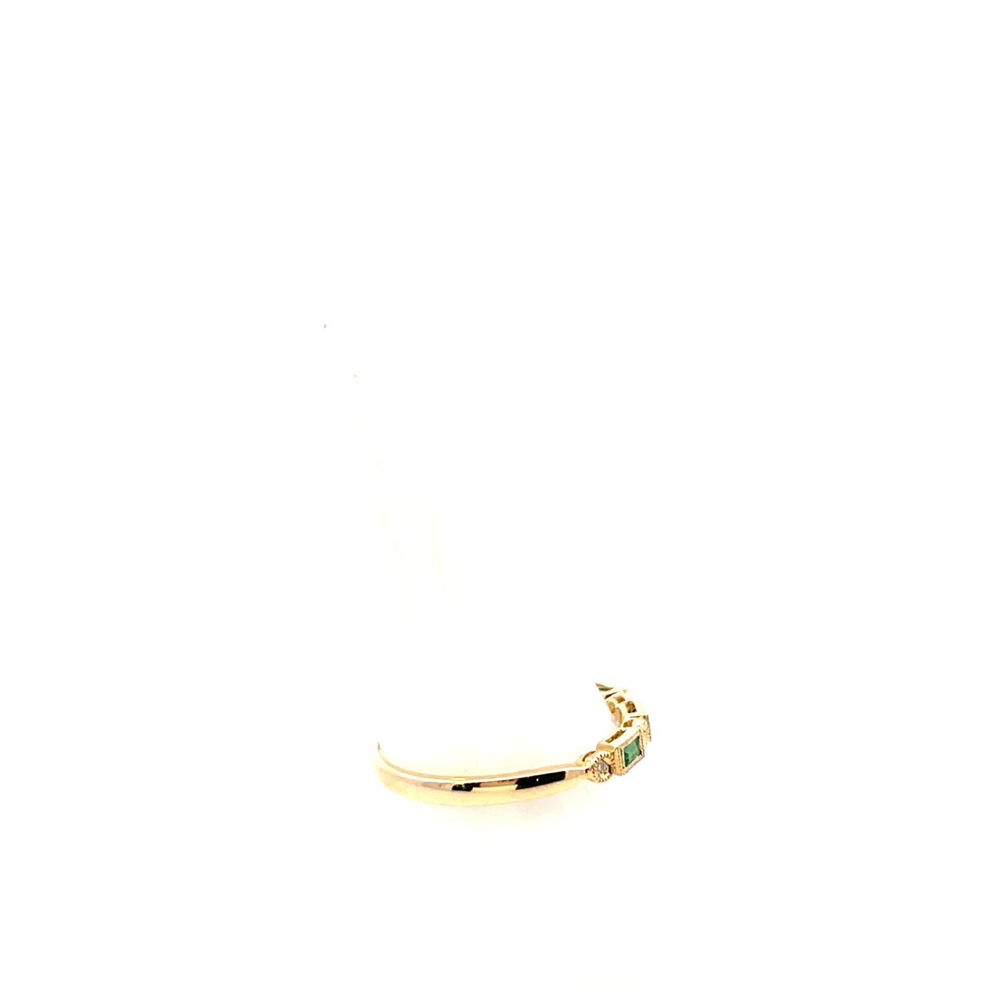 14K YG ROUND DIAMOND AND RECTANGLE EMERALD BEZEL RING
