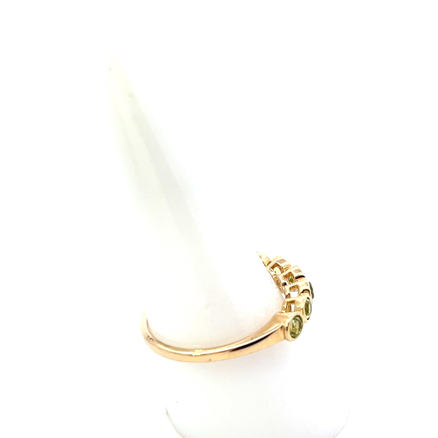 10K YG PERIDOT BEZEL RING
