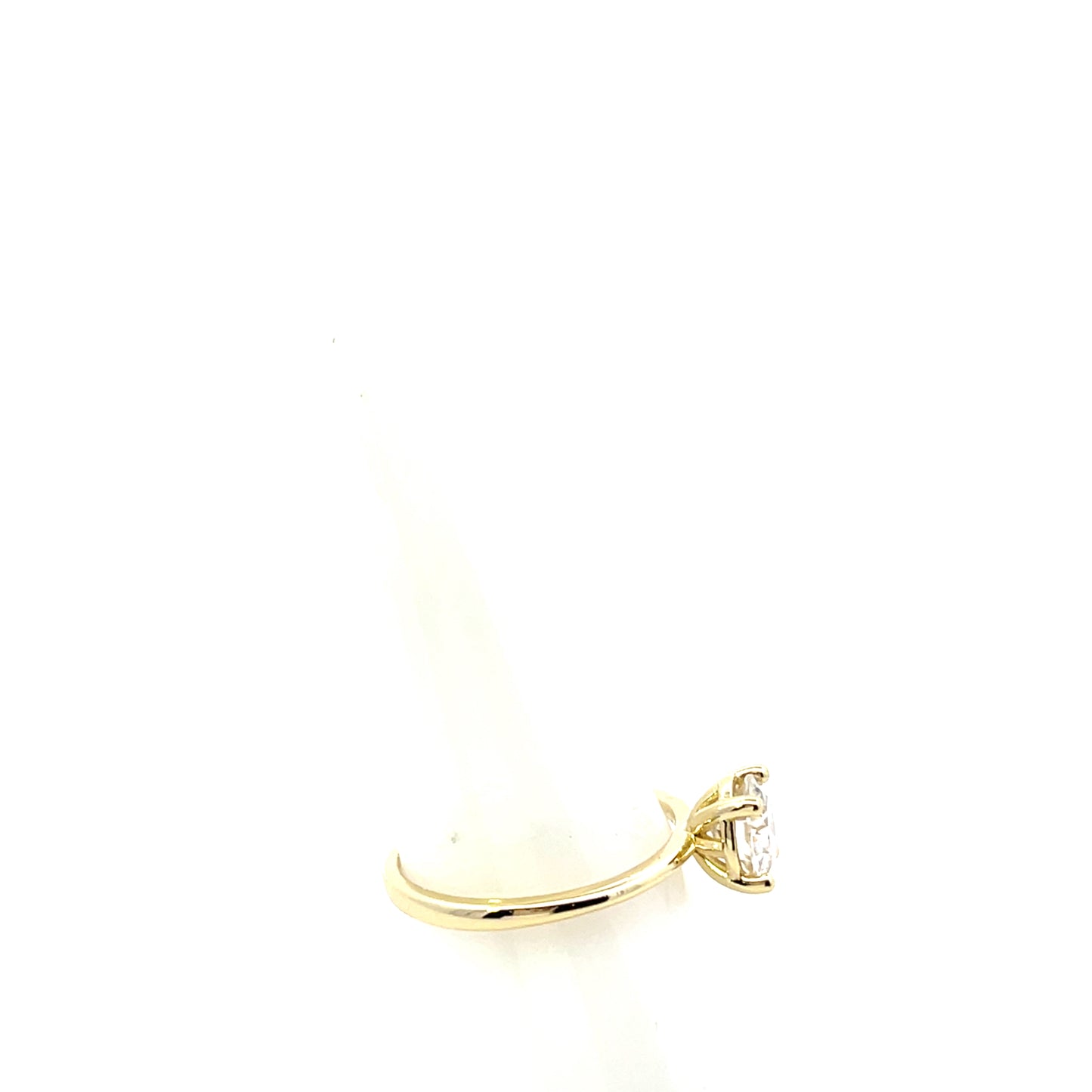 ROUND SOLITAIRE ENGAGEMENT RING WITH MOSANITE SGP