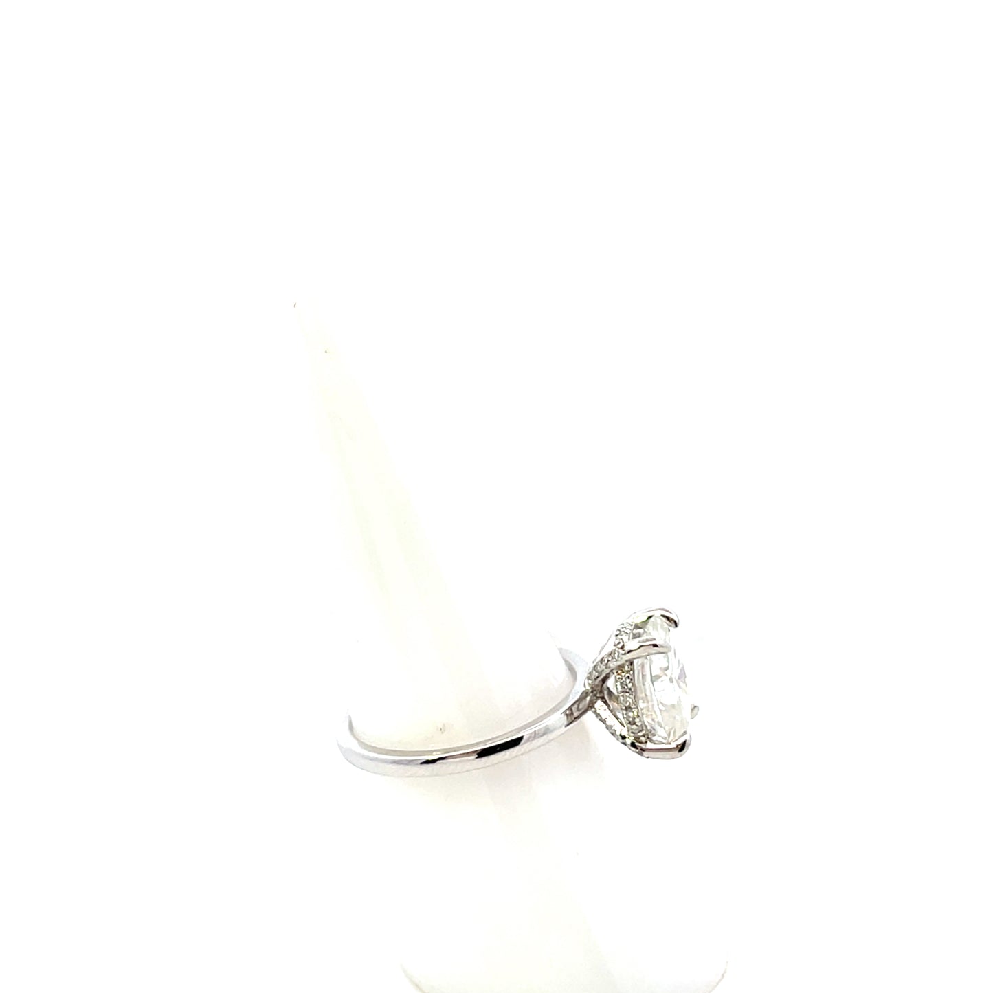 OVAL SOLITAIRE ENGAGEMENT RING WITH MOSANITE