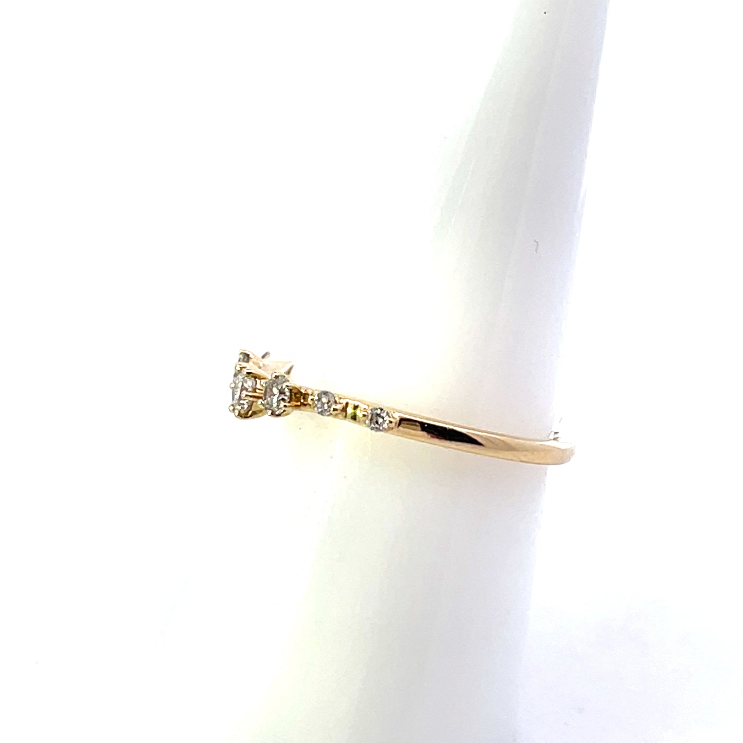 14K YG D-0.25CTW DIAMOND DEGRADE SOLITAIRE RING