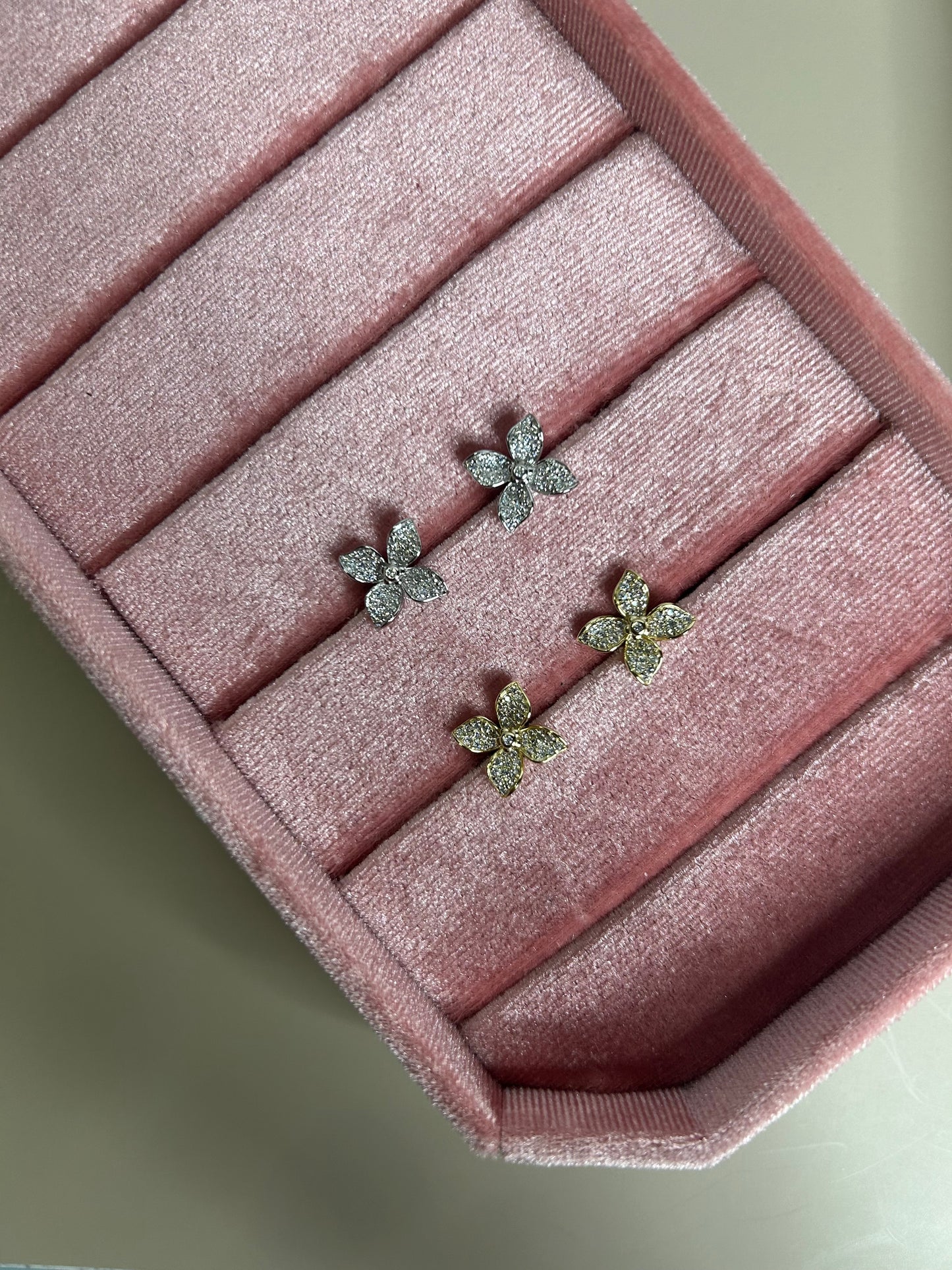 FLOWER PEQUEÑAS CON PAVE