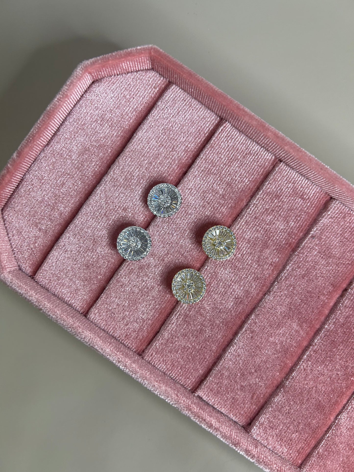 BASIC CIRCLE STUDS WITH CZ