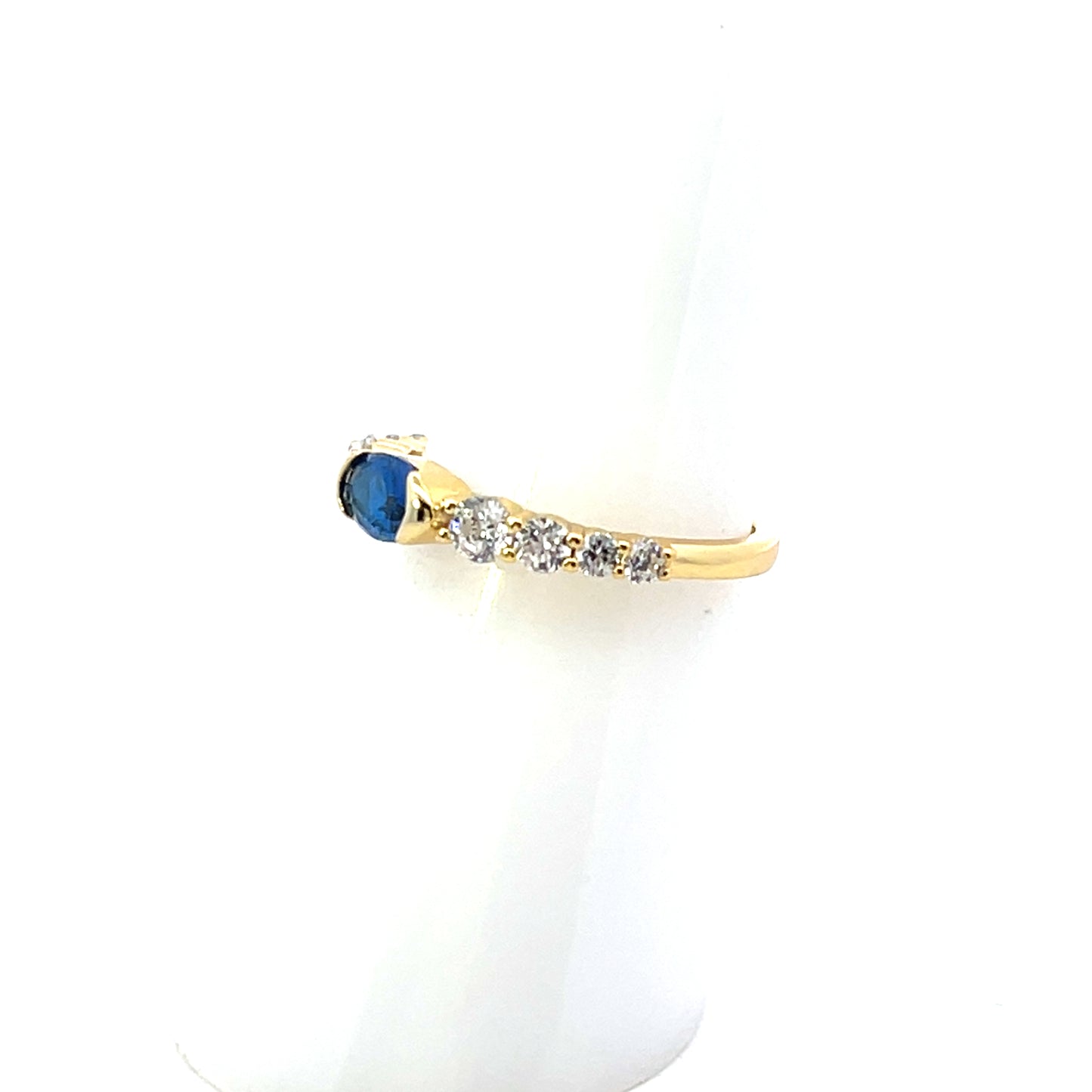 OVAL BLUE CENTER STONE RING