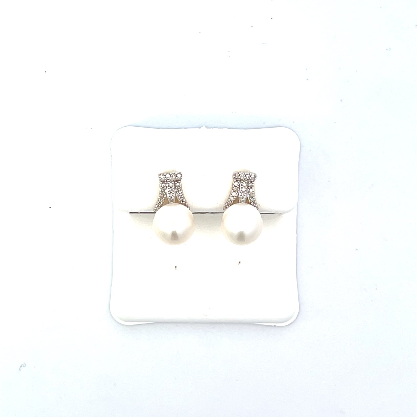 10K WG NATURAL PEARL WITH DIAMONDS