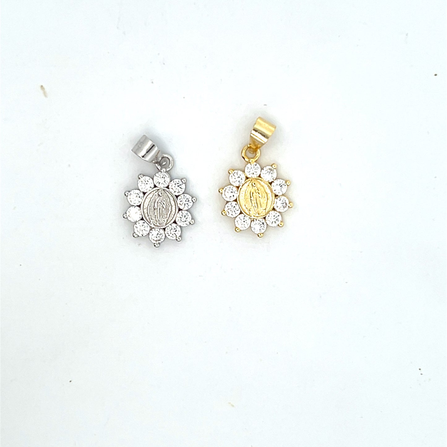 MINI MEDALLION WITH HALO