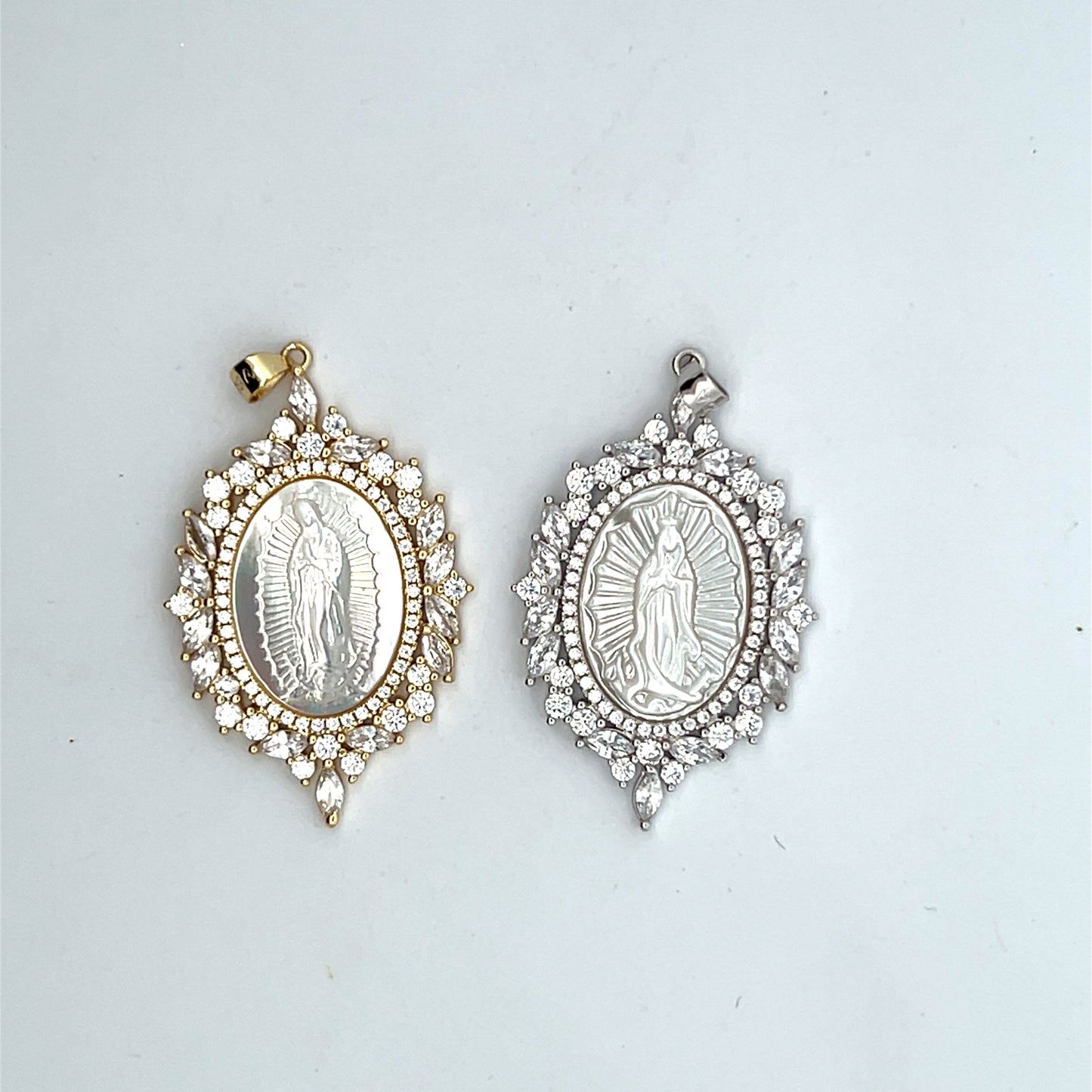 MEDIUM NACAR MEDALLION WITH BIG VINTAGE HALO