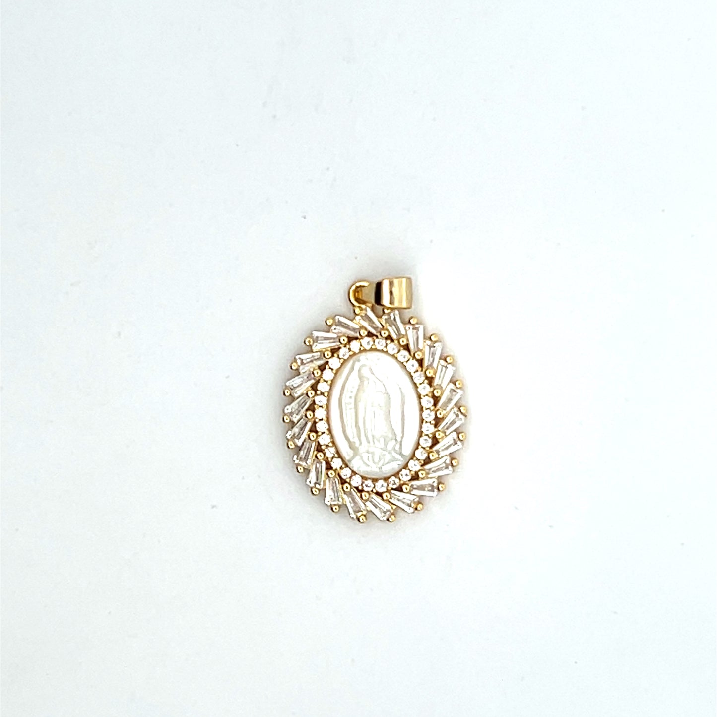 MEDIUM NACAR MEDALLION WITH BAGUETTE HALO