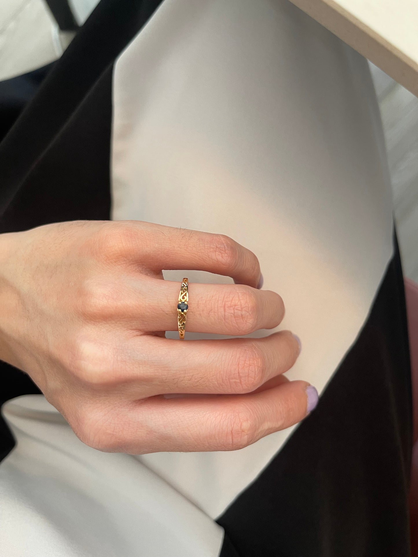 10K YG SOLID WITH SAPPHIRE SOLITAIRE RING