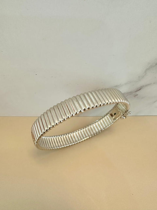 FLUTED  BANGLE