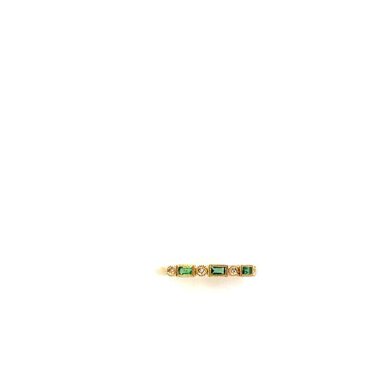 14K YG ROUND DIAMOND AND RECTANGLE EMERALD BEZEL RING