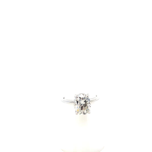 OVAL SOLITAIRE ENGAGEMENT RING WITH MOSANITE