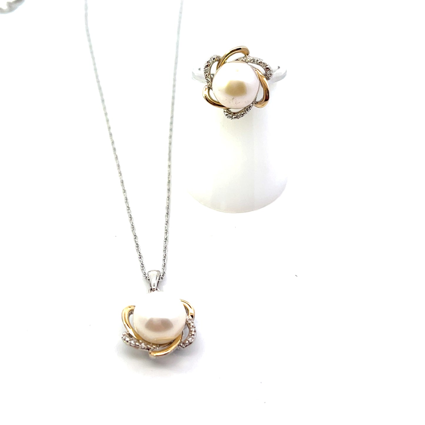 NATURAL DIAMOND FLOWER PEARL NECKLACE AND RING SET (7)