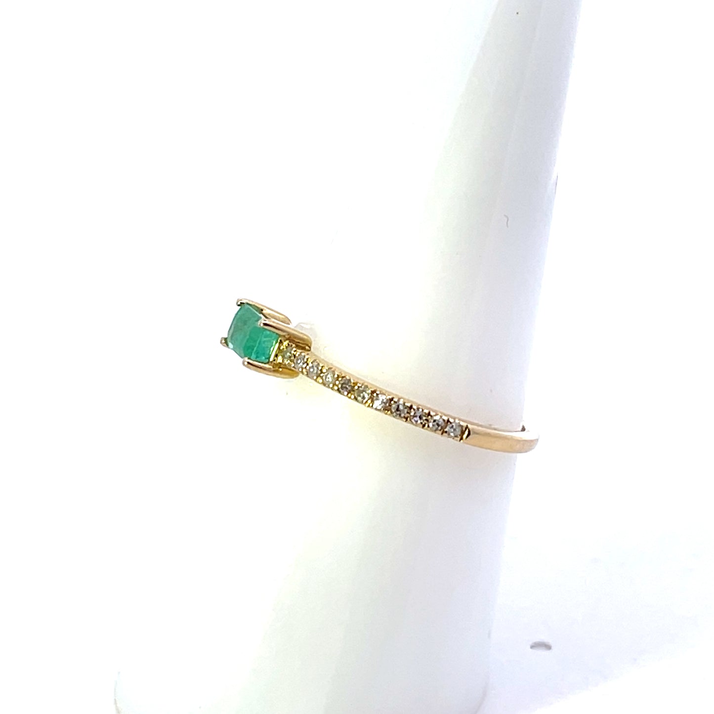 10K YG D-0.15CTW EMERALD BAGUETTE WITH DIAMOND RING BAND