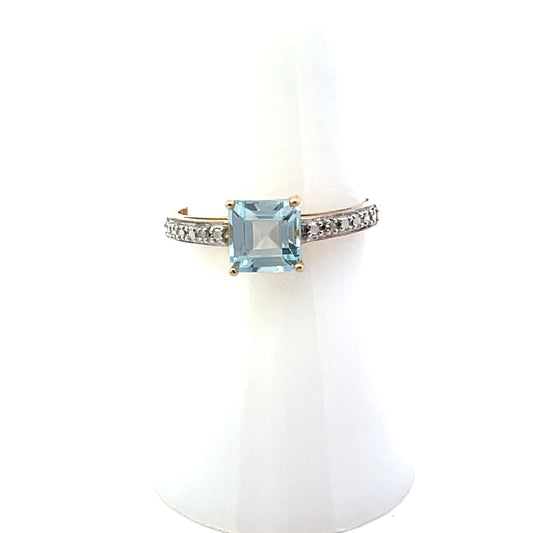 10K YG D-0.10CTW BLUE TOPAZ SQUARE SOLITAIRE RING WITH DIAMOND BAND