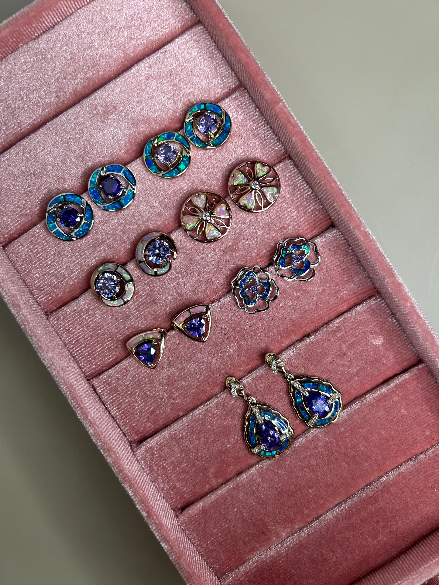 OPALO STUDS