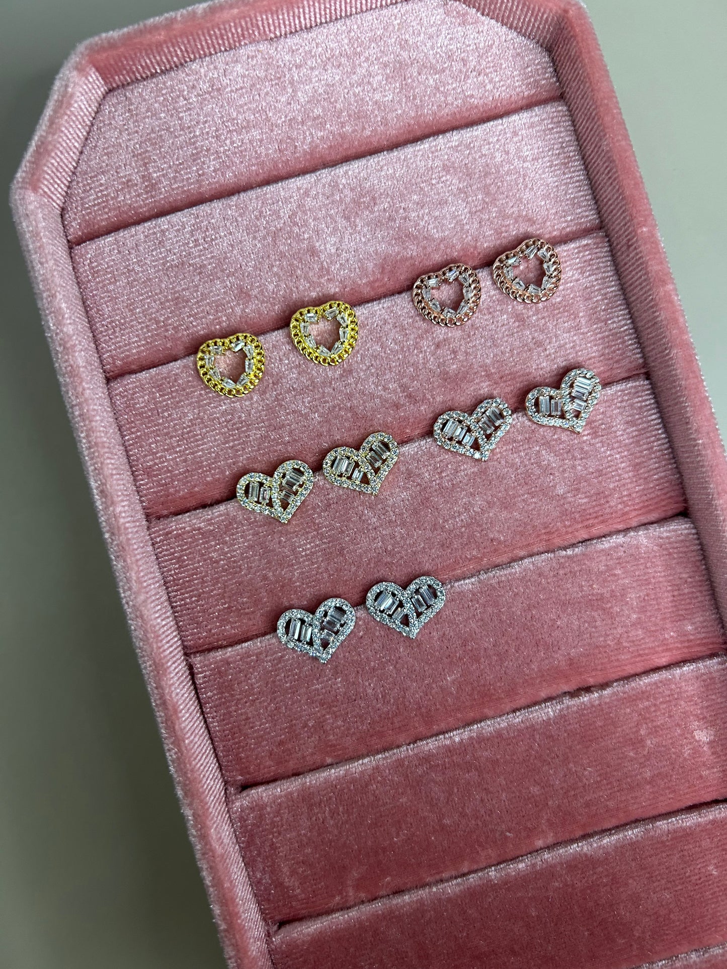 BASIC HEART STUDS HOLLOW