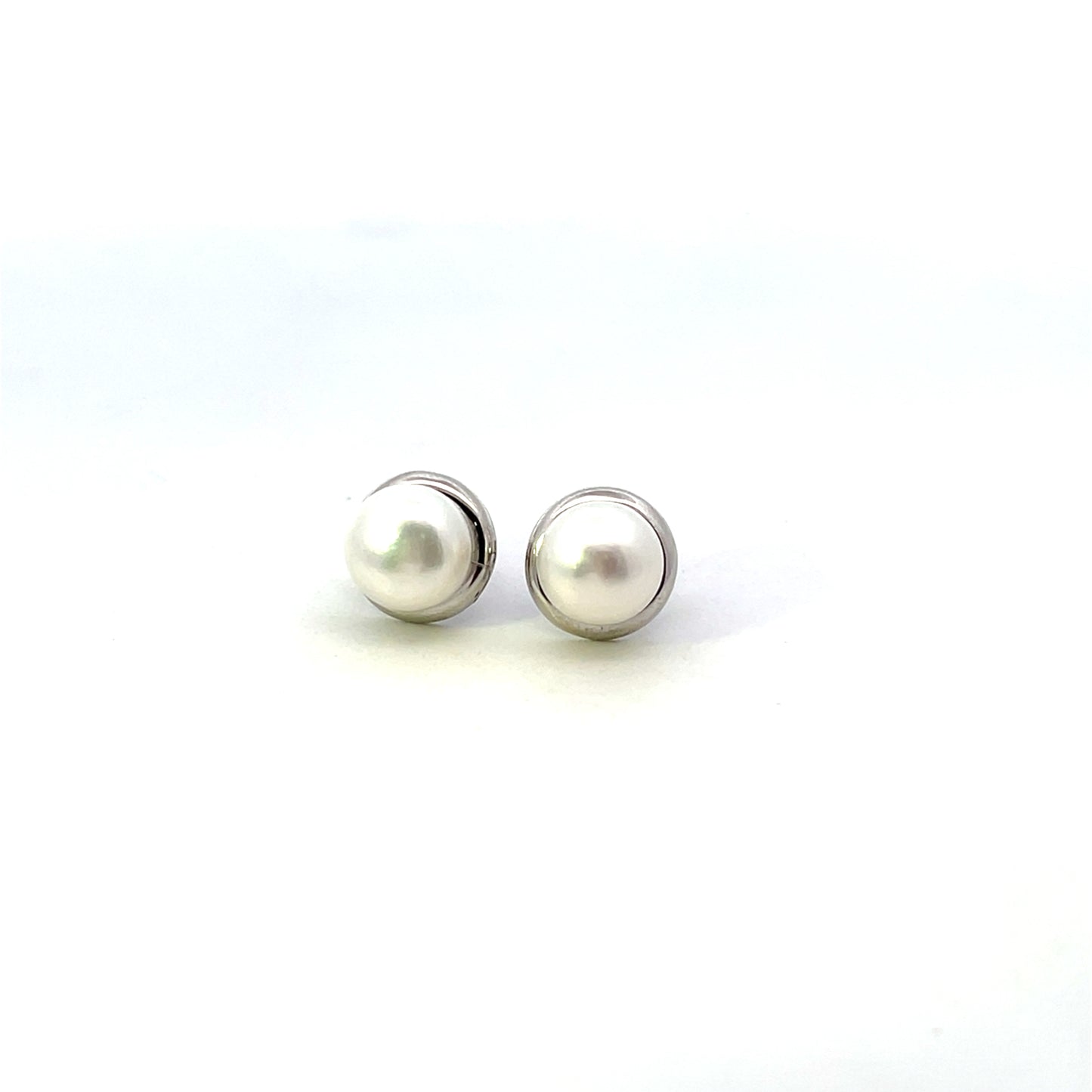MEDIUM NATURAL PEARL WITH BEZEL SILVER