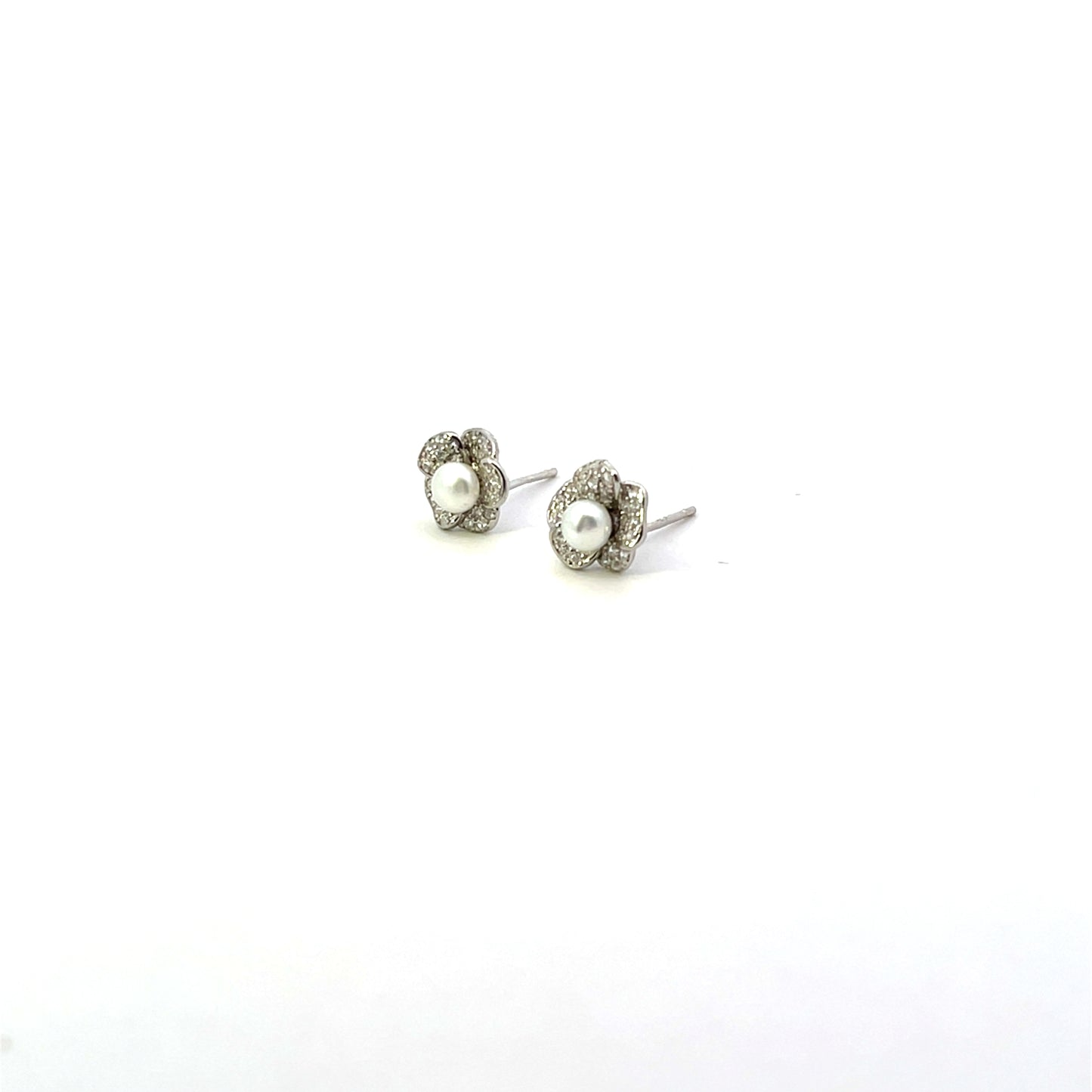 SMALL FLOWER WITH PEARL EARRINGS SILVER