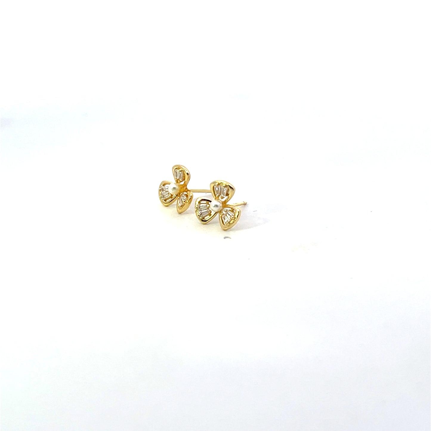 CLOVER WITH PEARL AND BAGUETTE STUD EARRINGS