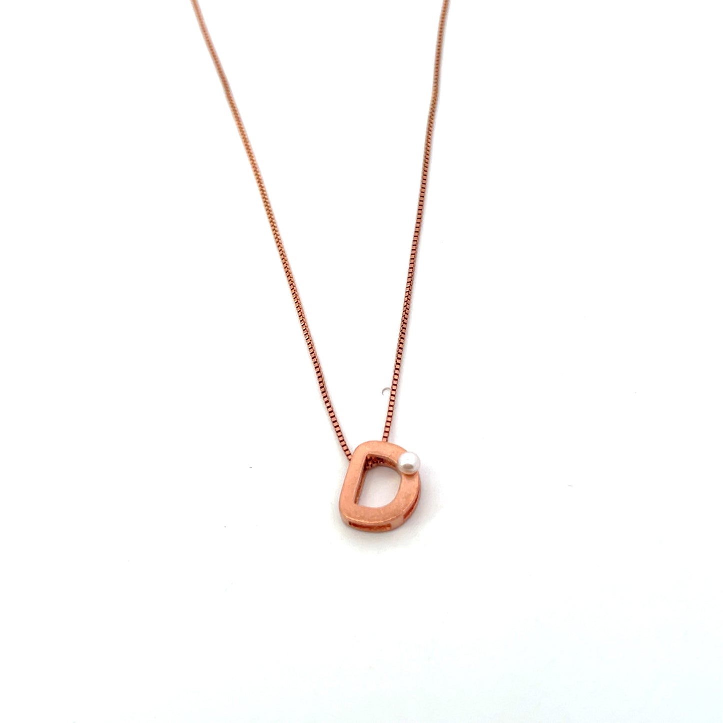 LETTER NECKLACE WITH MINI PEARL ROSEGOLD
