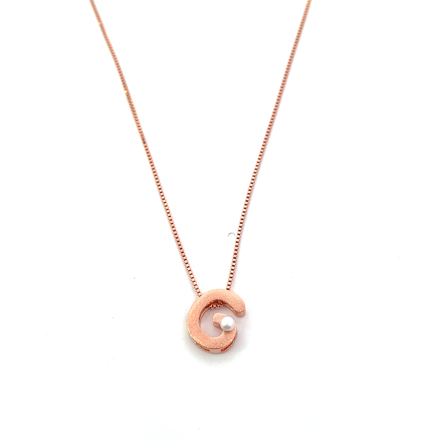 LETTER NECKLACE WITH MINI PEARL ROSEGOLD