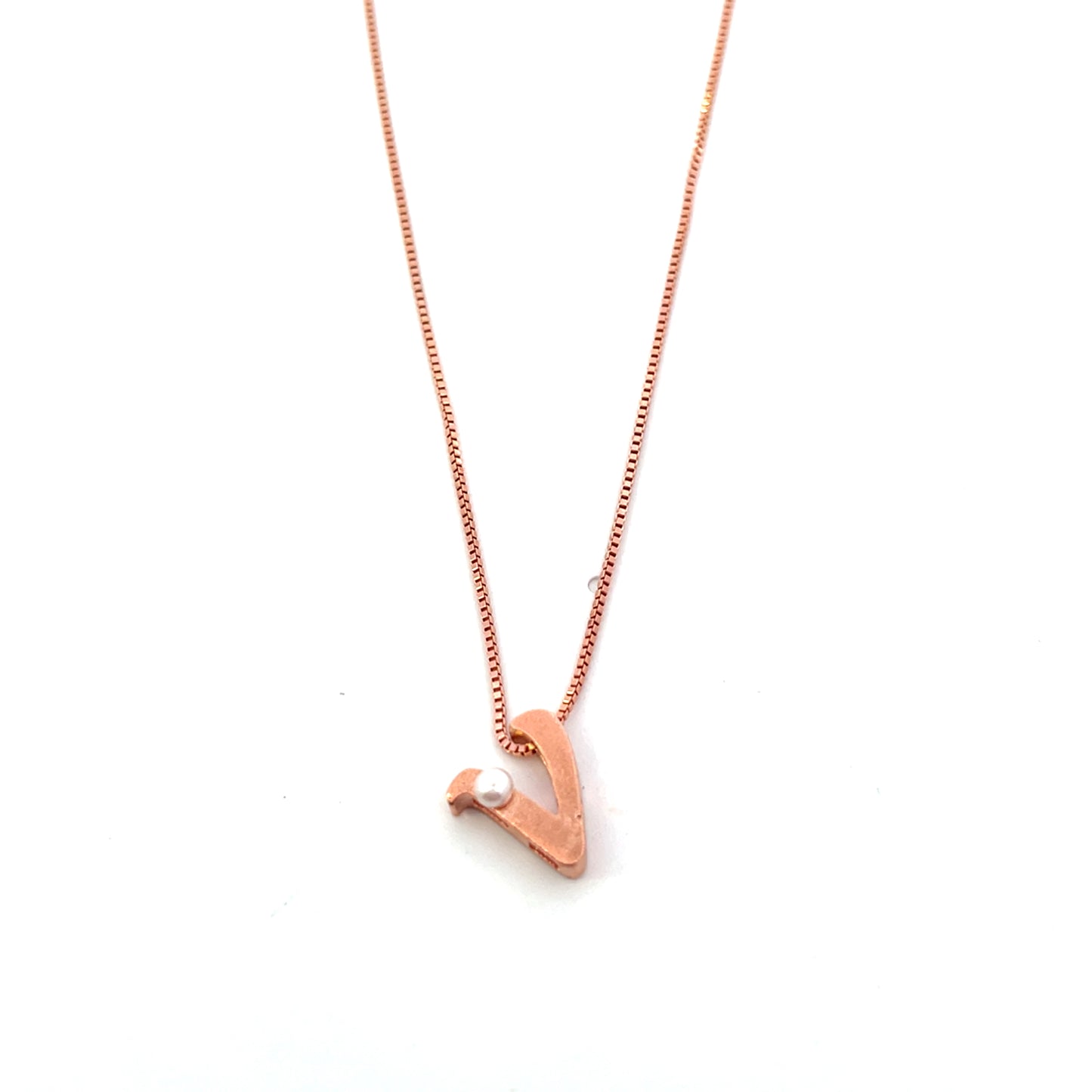 LETTER NECKLACE WITH MINI PEARL ROSEGOLD