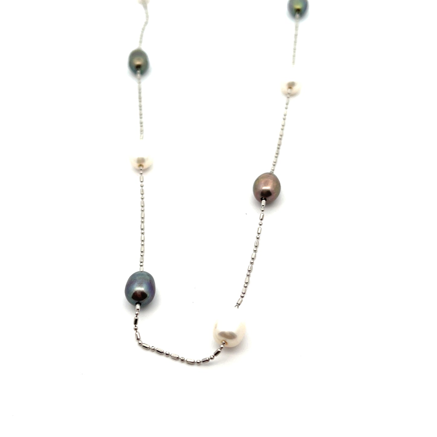 BLACK AND WHITE PEARL AND BEAD NECKLACE (BRASS) 18"