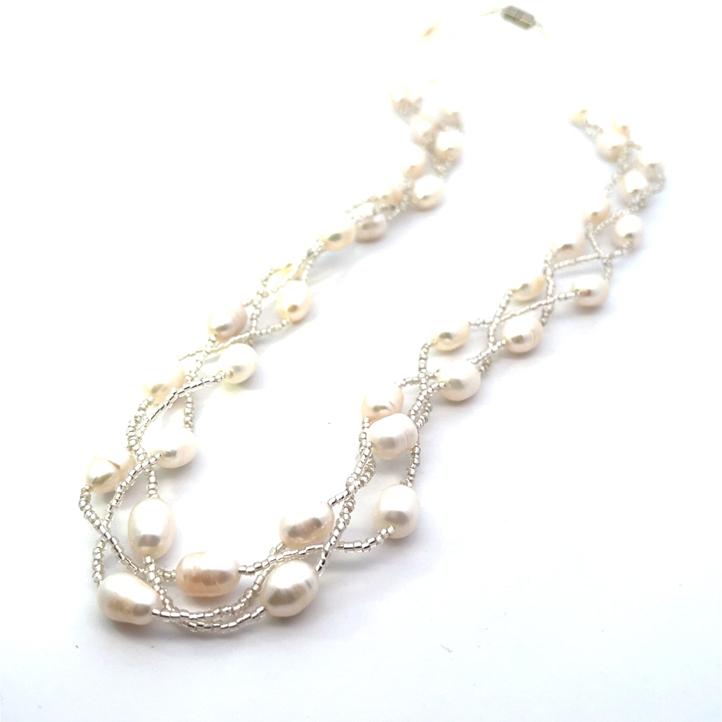 WHITE PEARL AND BEAD ZIG ZAG (BRASS) 18"