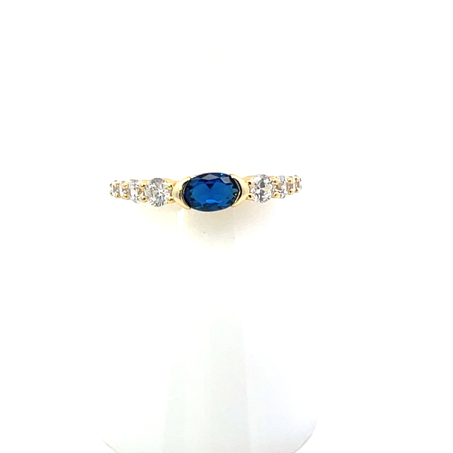 OVAL BLUE CENTER STONE RING