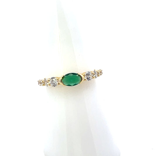 OVAL GREEN CENTER STONE RING