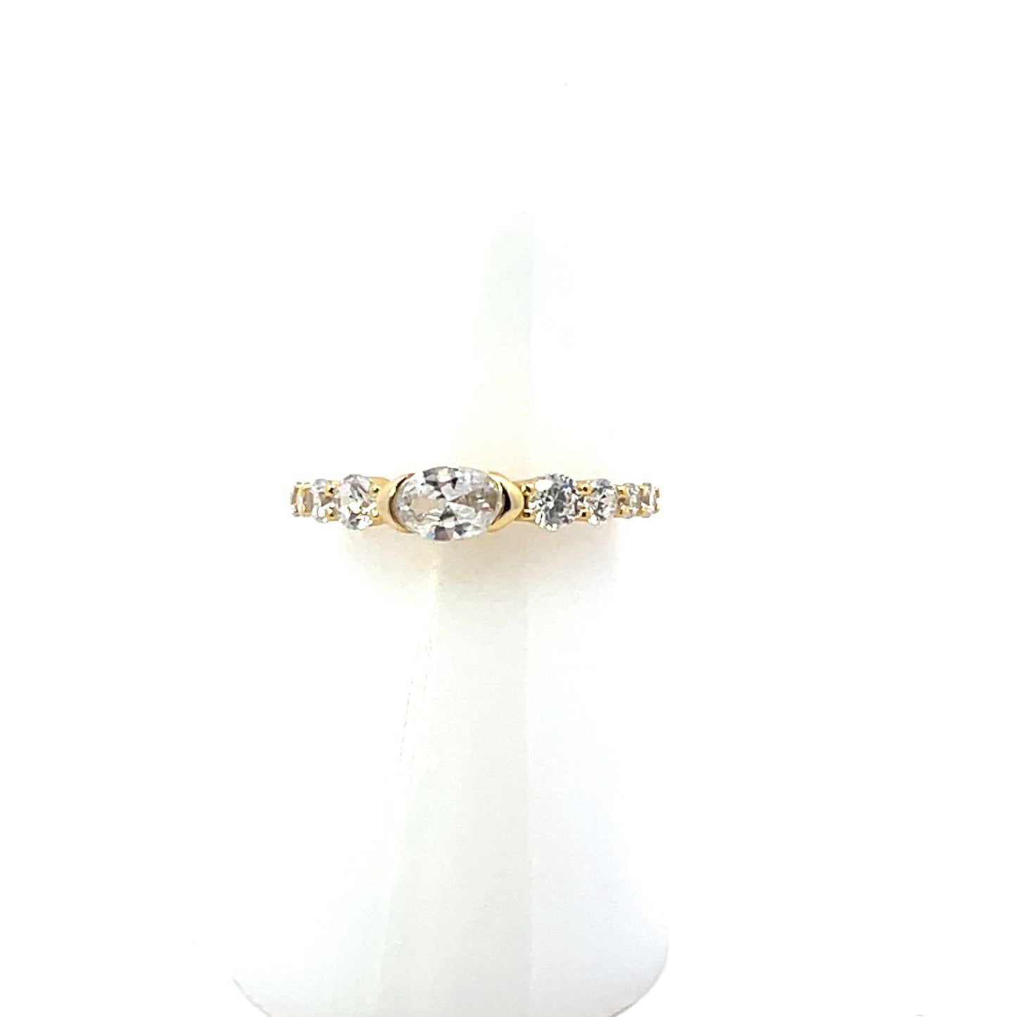 OVAL CLEAR CENTER STONE RING
