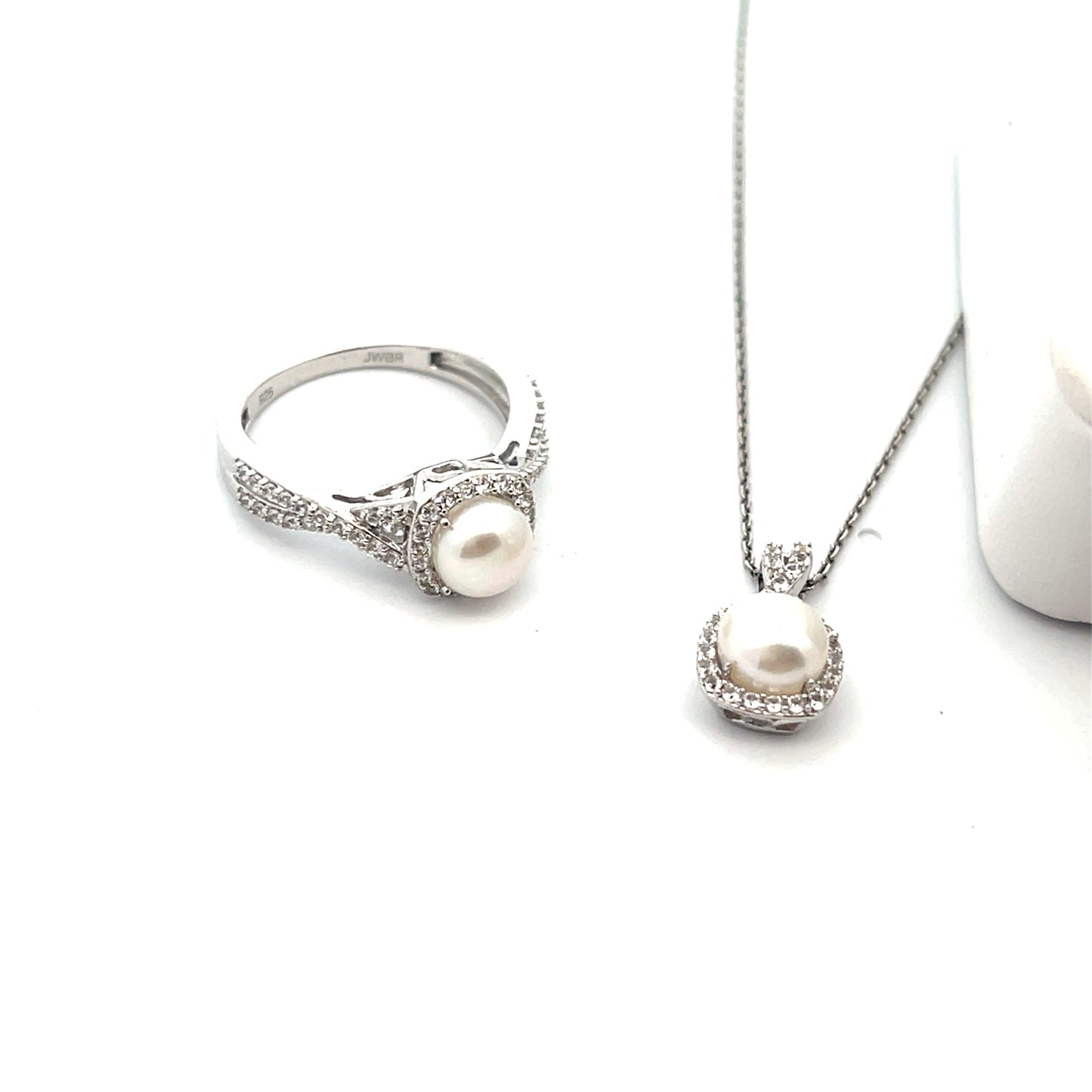 SET NECKLACE RING AND EARRING PEARL WHITE TOPAZ