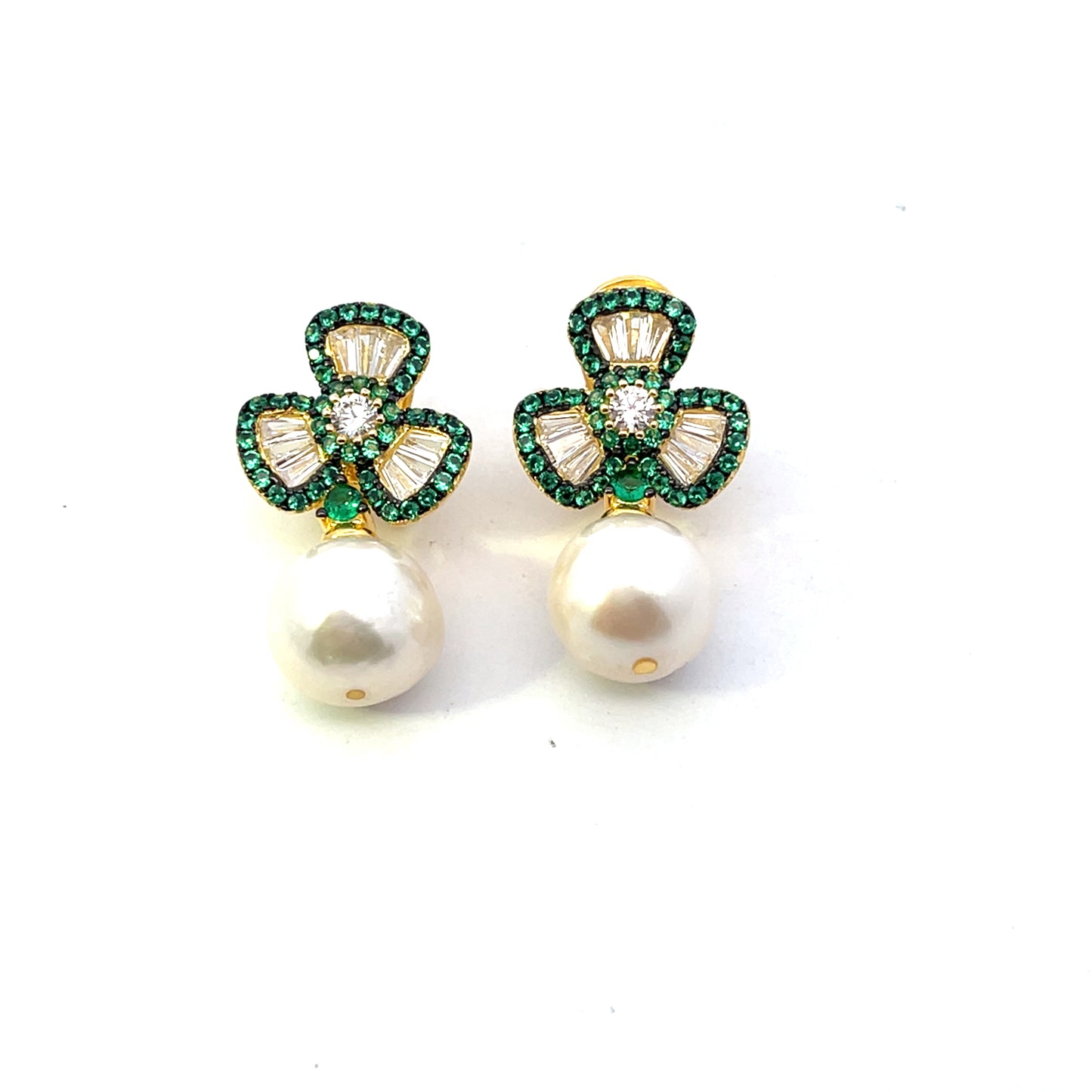 GREEN CLOVER WITH PEARL CHARM