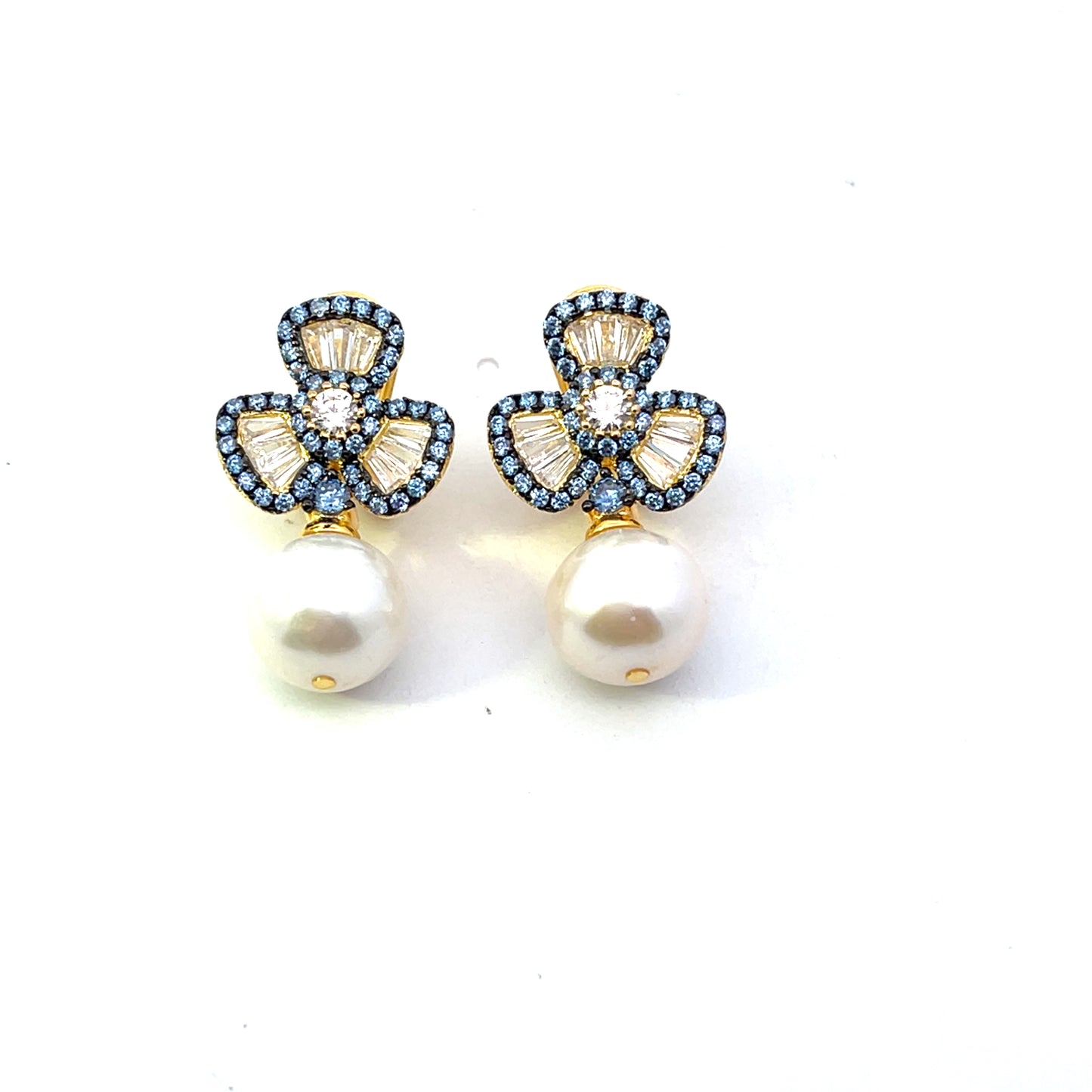 BLUE CLOVER WITH PEARL CHARM